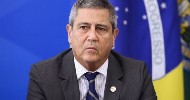 Defesa de Braga Netto volta a pedir acesso integral à delação de Mauro Cid