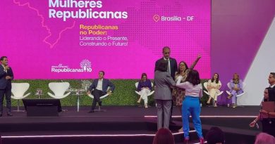 Mulher interrompe evento do Republicanos e cobra Hugo sobre anistia do 8/1