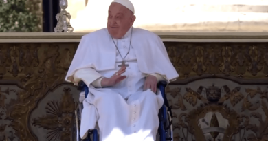 Alcolumbre lamenta morte do papa: “Líder espiritual de grande coragem“